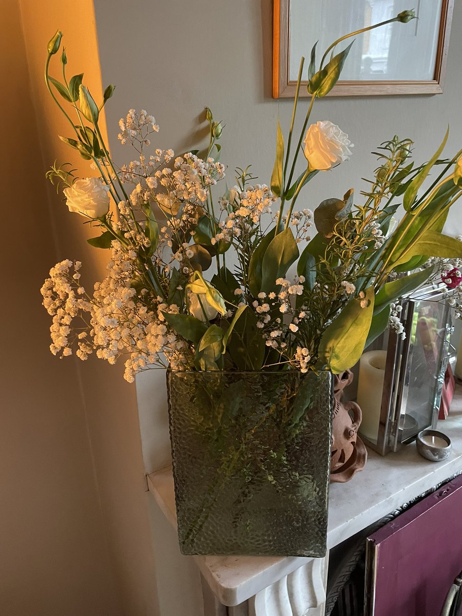 GuyAS's tweet photo. Restocked Lisianthus and Gypsophila - hopefully they will last as long as the last ones 🤞 https://t.co/K0WX3Zizmy