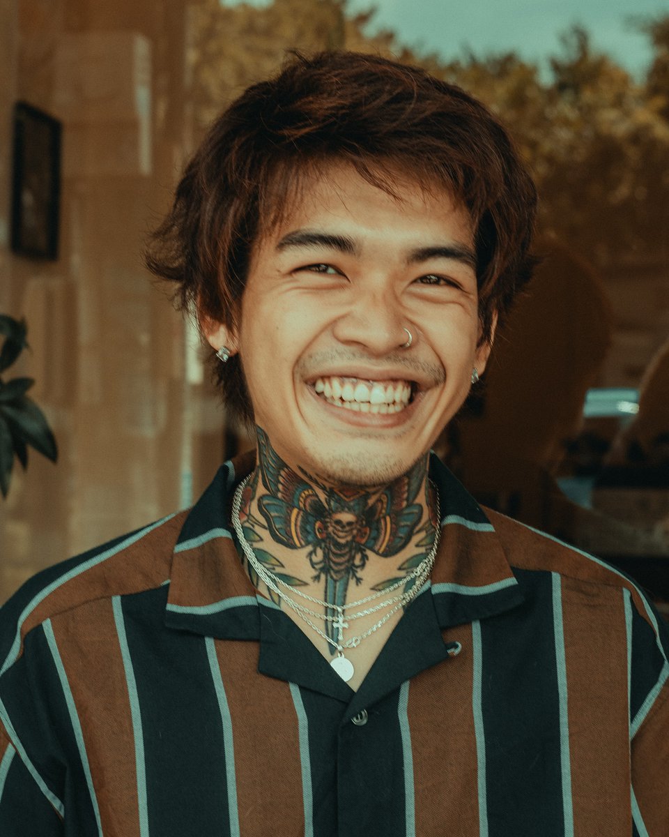 tanodax's tweet photo. Đây là anh trai tôi, thợ cắt tóc giỏi nhất ở Nha Trang. Đặt lịch ngay và ghé chơi để tận hưởng không khí vui vẻ, trò chuyện thoải mái. https://t.co/pSLZ350nEl