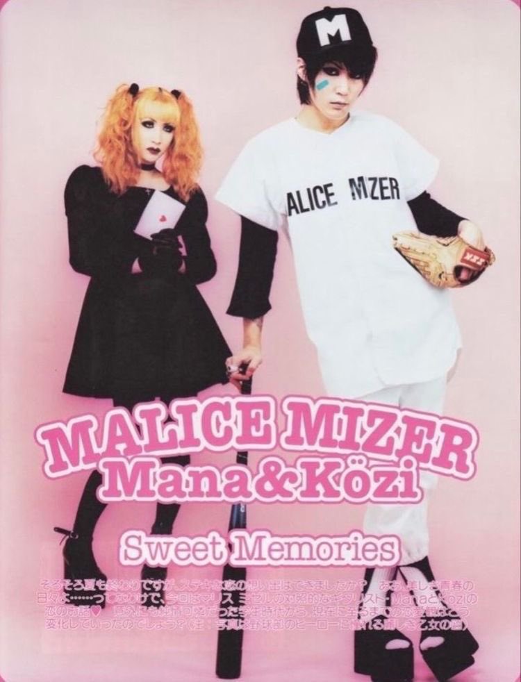 shoujok3shigomu's tweet photo. I love this one photoshoot so much they look so cute in their little high school costumes https://t.co/qdwQ2qXBWJ