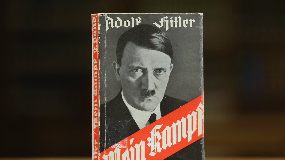 CerfiaFR's tweet photo. 🚨🇫🇷 ALERTE INFO | Kevin T., le tireur de Trappes, aurait avoué qu'il ciblait "des Noirs et des Arabes" et voulait "venger les commerçants pillés le 17 octobre". Un exemplaire de Mein Kampf a été retrouvé chez lui. (Le Monde) https://t.co/SHX8BRCE0n