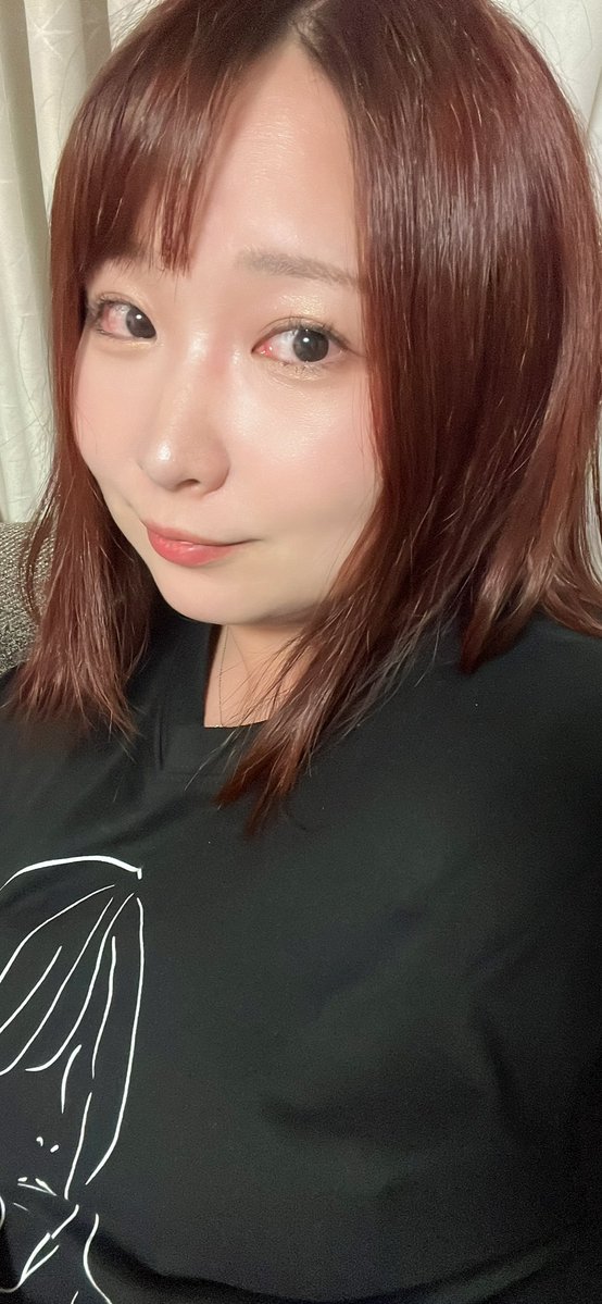 __me___gu's tweet photo. 全く伝わらない赤髪。
酔ったら好きなおんなにすぐLINEするからよくない。
好きなおとこほしい。 https://t.co/cooB7tKk4Y