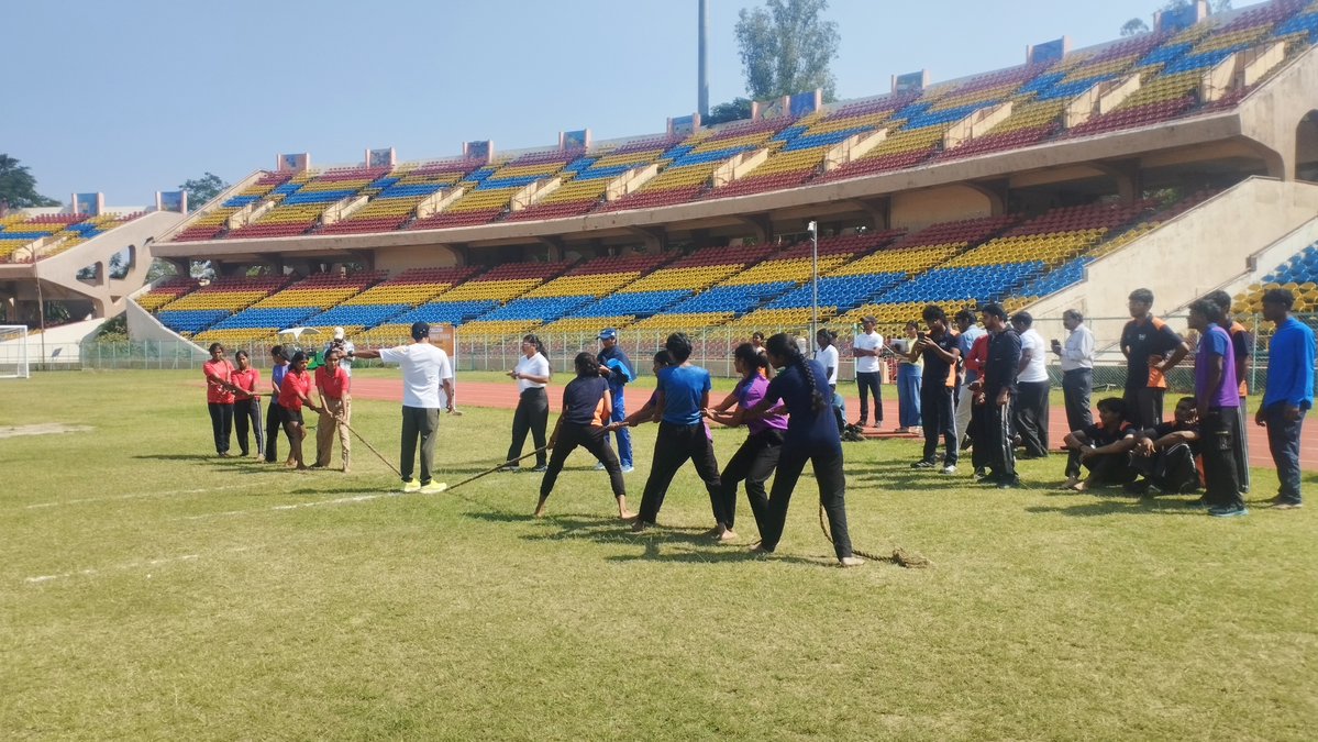 MYBharatHQ's tweet photo. Zor Lagao Khel Mein, Nasha Nahi Life Mein! 💪

MY Bharat organised traditional sports activities in Ranchi, Jharkhand, under Week 6 of Nasha Mukt Yuva for Viksit Bharat – 100 Weeks Sankalp Abhiyan, bringing together young participants to celebrate the thrill of competition, teamwork and the real high of sports!

With every game and every cheer, Yuva Shakti carried forward Hon’ble Prime Minister Shri Narendra Modi  vision of a drug-free, Viksit Bharat, proving that the best high comes from sports, not drugs! 

#MYBharat #NashaMuktYuva