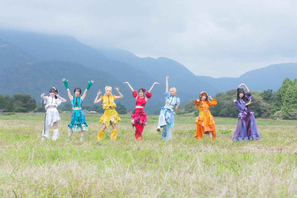 SOMO2_official's tweet photo. 【🌈キャンペーン本日まで！🌈】

「ハシャゲ！ニッポン！」
MVシェアキャンペーン実施中🎥

MVの切り抜きやライブ映像をポストするだけで全員にプレゼント&集合チェキがもらえるチャンス💥

応募締切は〈本日23:59〉まで❣️

MVを観る▼▽
https://t.co/iyapmZLnRB

キャンペーン詳細は引用元ポストをチェック✅

#ハシャゲニッポン大拡散