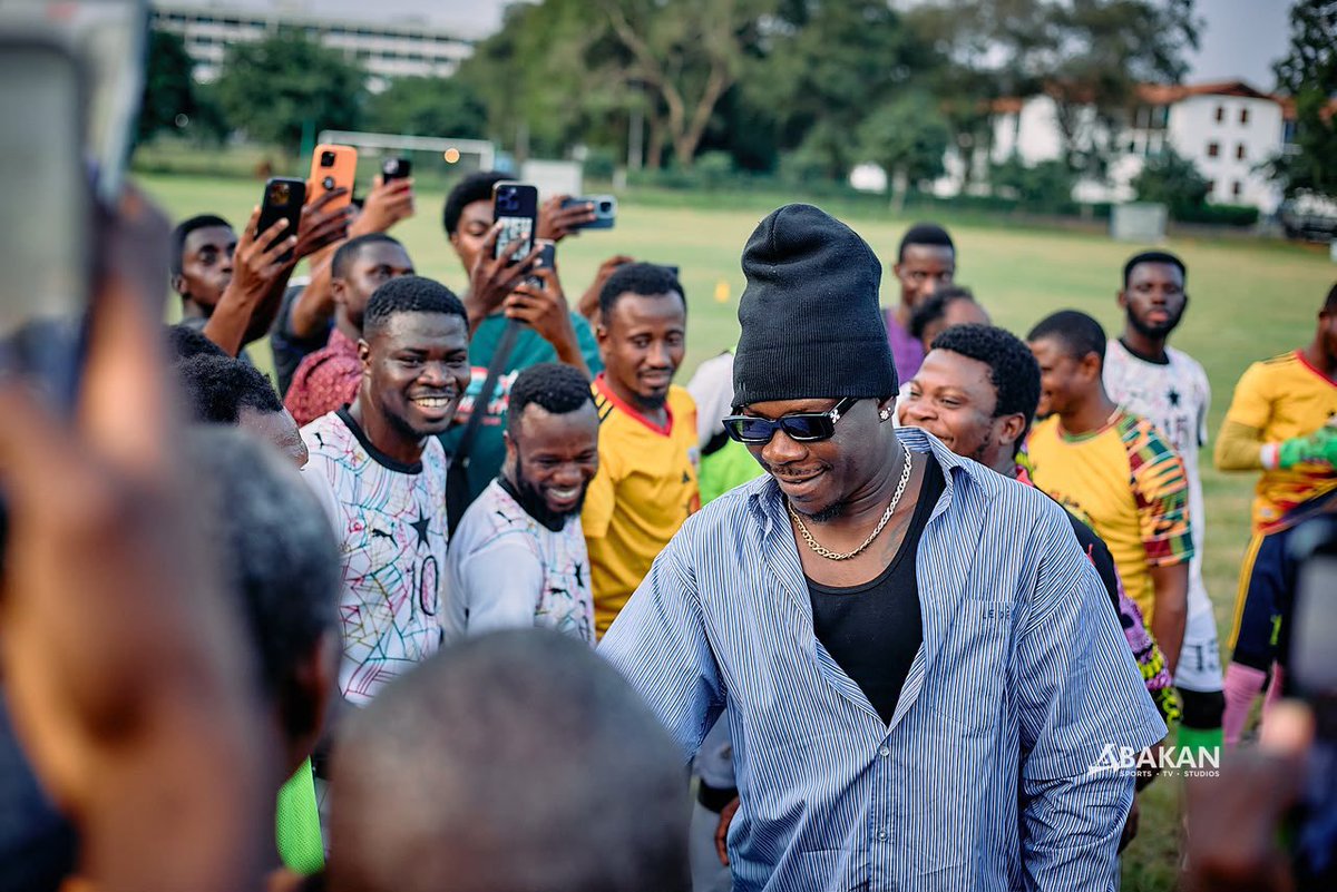 __RayRyan's tweet photo. Ghana’s sporting success requires more than talent on the pitch. It takes proper preparation, resources and people willing to support the journey. Stonebwoy’s GH¢100k donation to the Black Challenge is a timely reminder of the role we can all play#StonebwoySupportsBlackChallenge https://t.co/boyoLJJLVo