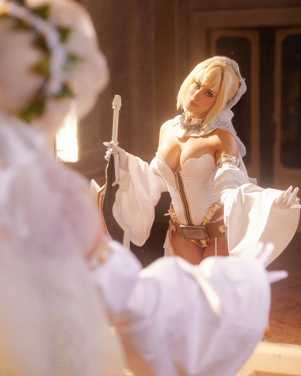 elizabethraql1e's tweet photo. Bride Nero 🤍 UMU!
✨ Fate / Grand Order ✨

I got to realize my  last year at @! And now we’re almost a week away from doing it all over again!

Obsessed with these GORGEOUS photos from @! 📸🤍✨

Bride Nero Cosplay made by
Wig by
Sword by https://t.co/Qe6S9uXX5y
