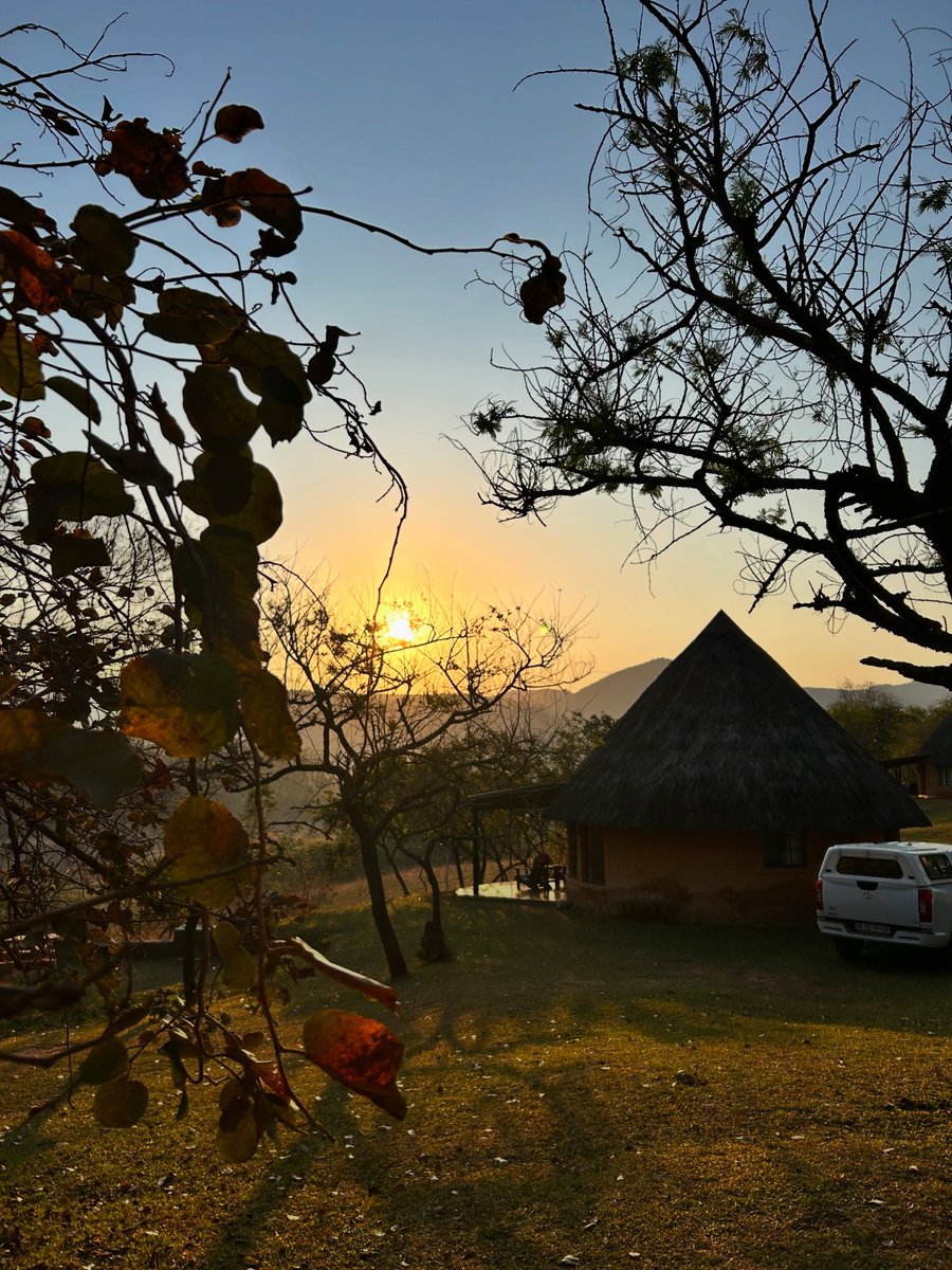 Larmtin's tweet photo. Eswatini nos sorprendió: Mantenga, sus cascadas y Mlilwane tienen una magia difícil de explicar. Entre contrastes, paisajes y una calidez humana inolvidable, el valle de Ezulwini se quedó con un trocito de nuestro corazón. https://t.co/t72KfWFzgT