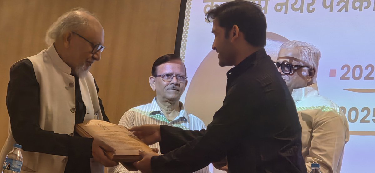 ajitanjum's tweet photo. हृदयेश जोशी और श्याम मीरा सिंह को
कुलदीप नैयर पत्रकारिता सम्मान से सम्मानित किया गया . https://t.co/tjsmLuGf9N