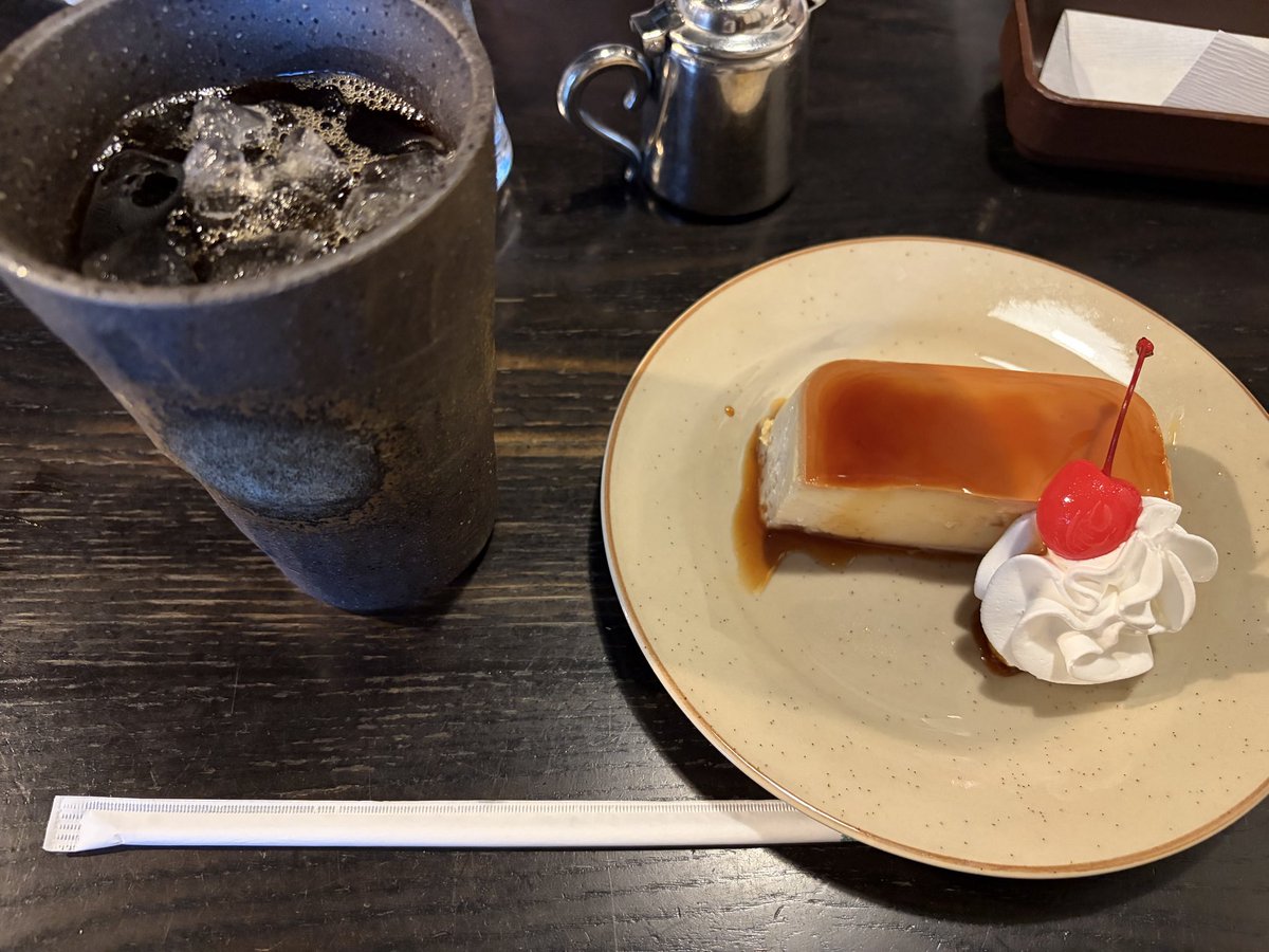 commandrX3's tweet photo. コイツいっつも食ってるな🍮 https://t.co/AKKKhvnbJA