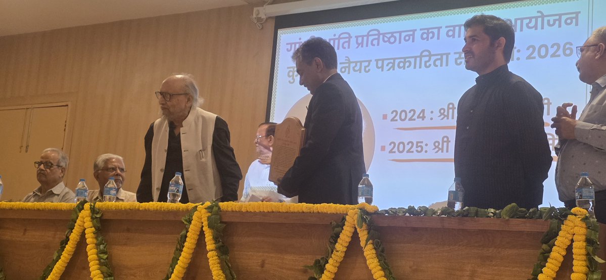 ajitanjum's tweet photo. हृदयेश जोशी और श्याम मीरा सिंह को
कुलदीप नैयर पत्रकारिता सम्मान से सम्मानित किया गया . https://t.co/tjsmLuGf9N