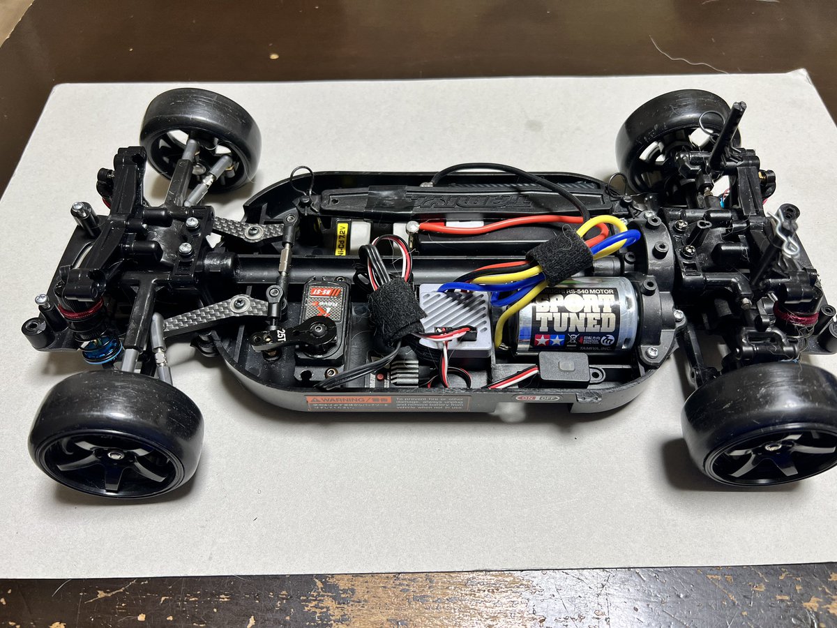 kaie2023's tweet photo. TT01 #MRC 二駆ドリコンバ

 ひとまず540スポチュンとアンプ載せて復活

サーボ・ジャイロはReveDで他のシャーシから積み替え

多分普通に走るでしょうw

#ラジコン #ドリフト
#ゆるドリどうでしょう
 #タミヤ #TT01 https://t.co/S8JlL0EFe2