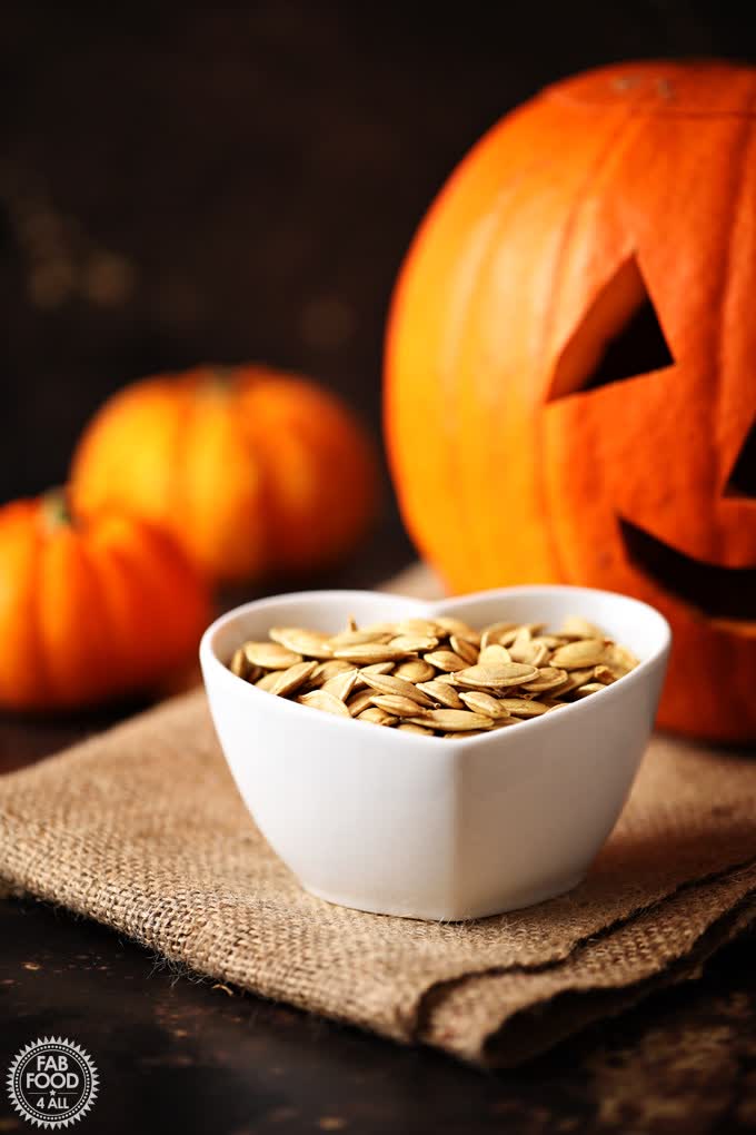 FabFood4All's tweet photo. The Best Roasted Pumpkin Seeds Recipe (boil & roast method) + video! A great way to use up Halloween pumpkins! https://t.co/EVuLEsICsI #pumpkinseeds #roastedseeds #healthysnack #pumpkin https://t.co/kLLbwheMJC