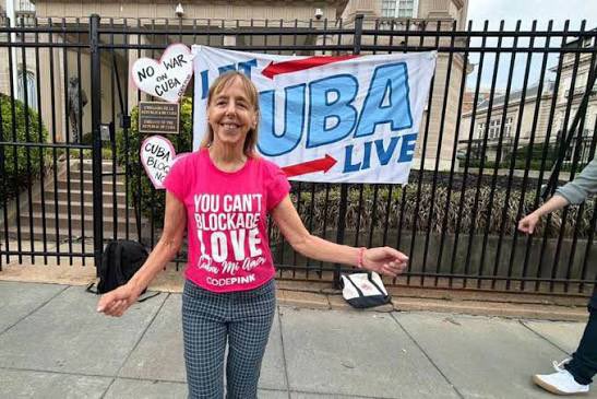 MagJorgeCastro's tweet photo. ⚠️⚠️Defensora del castrismo, señalada por sus vínculos con figuras de la inteligencia iraní.

Medea Benjamin, cofundadora de CODEPINK, aparece en una investigación de The Telegraph por sus contactos con dirigentes de una organización sancionada por EE. UU. por facilitar operaciones de inteligencia iraníes.

Su organización ha impulsado protestas contra Israel en Reino Unido. Benjamin, recibida por Díaz-Canel en La Habana, también ha respaldado públicamente al régimen cubano.