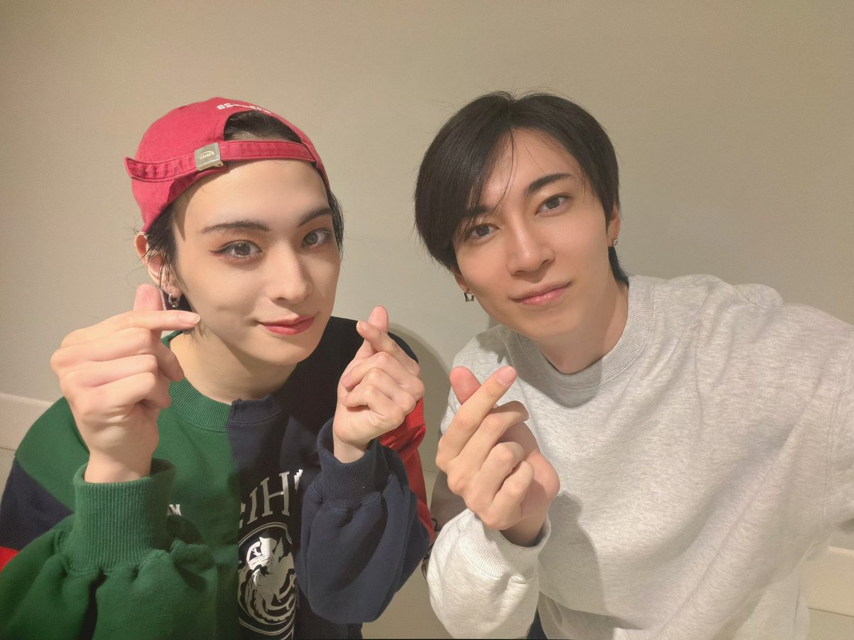 ayukawa_taiyou's tweet photo. ミュージカル『#新テニスの王子様』The Final Stage

本日大阪公演を観劇させてもらいました！
めちゃくちゃ面白かった！試合も最高でした！

ジェレミー演じるティモテのポージングでフー！ってなってて嬉しかったし、出たかったぞ‼️笑
DIONも最高の歌と幕間だったぞ‼️

んで、ブランシュネージュよ。

俺のブランシュネージュだからな！！（笑）
まあ全然違ったけど、めちゃくちゃ面白かったわ（笑）まさかフリが来るとは思わなかったw
泰江君、DIONくん、倖羽くんありがとう😉🐴

みなさん #ブランシュネージュ で感想聞かせてwいろいろとねw

#新テニミュ　#ブランシュネージュ