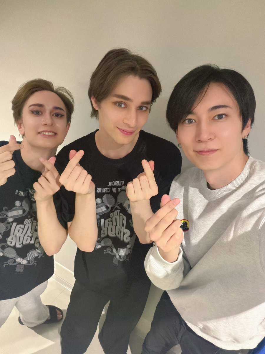 ayukawa_taiyou's tweet photo. ミュージカル『#新テニスの王子様』The Final Stage

本日大阪公演を観劇させてもらいました！
めちゃくちゃ面白かった！試合も最高でした！

ジェレミー演じるティモテのポージングでフー！ってなってて嬉しかったし、出たかったぞ‼️笑
DIONも最高の歌と幕間だったぞ‼️

んで、ブランシュネージュよ。

俺のブランシュネージュだからな！！（笑）
まあ全然違ったけど、めちゃくちゃ面白かったわ（笑）まさかフリが来るとは思わなかったw
泰江君、DIONくん、倖羽くんありがとう😉🐴

みなさん #ブランシュネージュ で感想聞かせてwいろいろとねw

#新テニミュ　#ブランシュネージュ