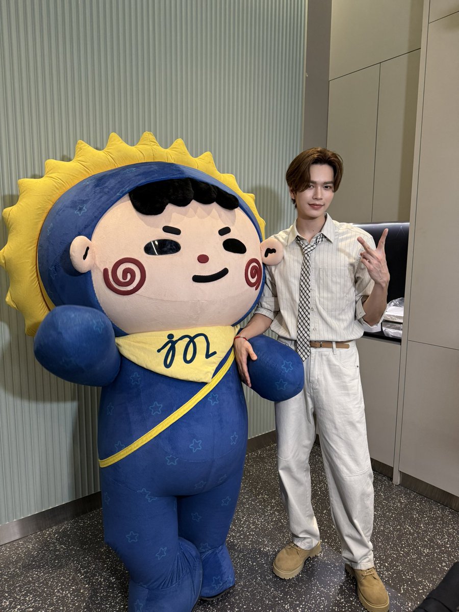 jummo__gmmtv's tweet photo. โม่ไม่ใช่รูปวาด โม่เปนรูปหย่อ คับชิซุกะ🫣
#SamsungTVxMarkJM
#JUMMO @Markjrtn https://t.co/oukkEuHGPz