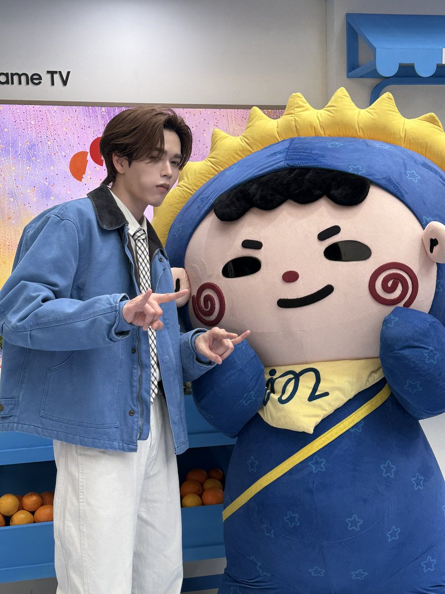 jummo__gmmtv's tweet photo. โม่ไม่ใช่รูปวาด โม่เปนรูปหย่อ คับชิซุกะ🫣
#SamsungTVxMarkJM
#JUMMO @Markjrtn https://t.co/oukkEuHGPz