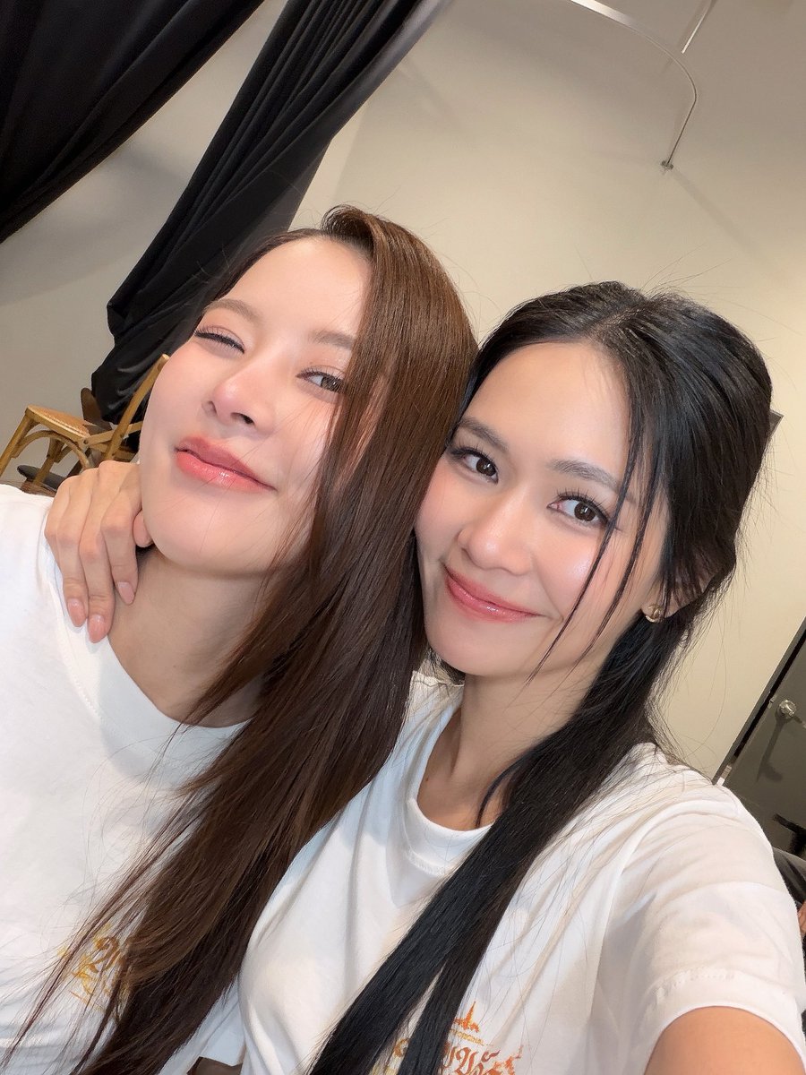 chaerrryloops tweet picture