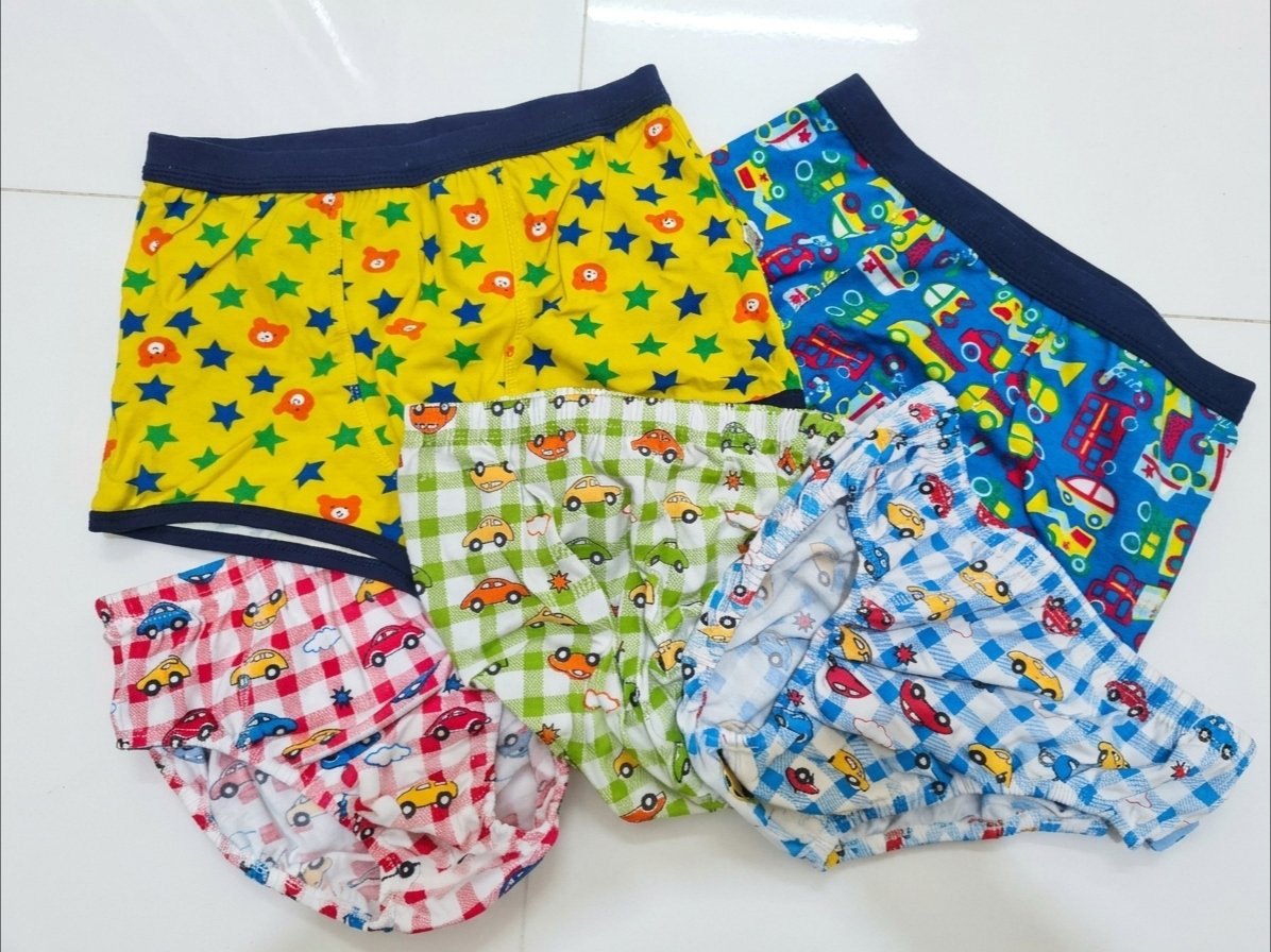 Ynxxt77's tweet photo. Edisi mau bersih" sempak mau dijual aja 😁

Harga 20k yg segitiga dapet 3
Yg boxer 15k aja

Ambil semua 30k aja 
Bisa rekber shopee 😁 https://t.co/1yXFVNGNBX