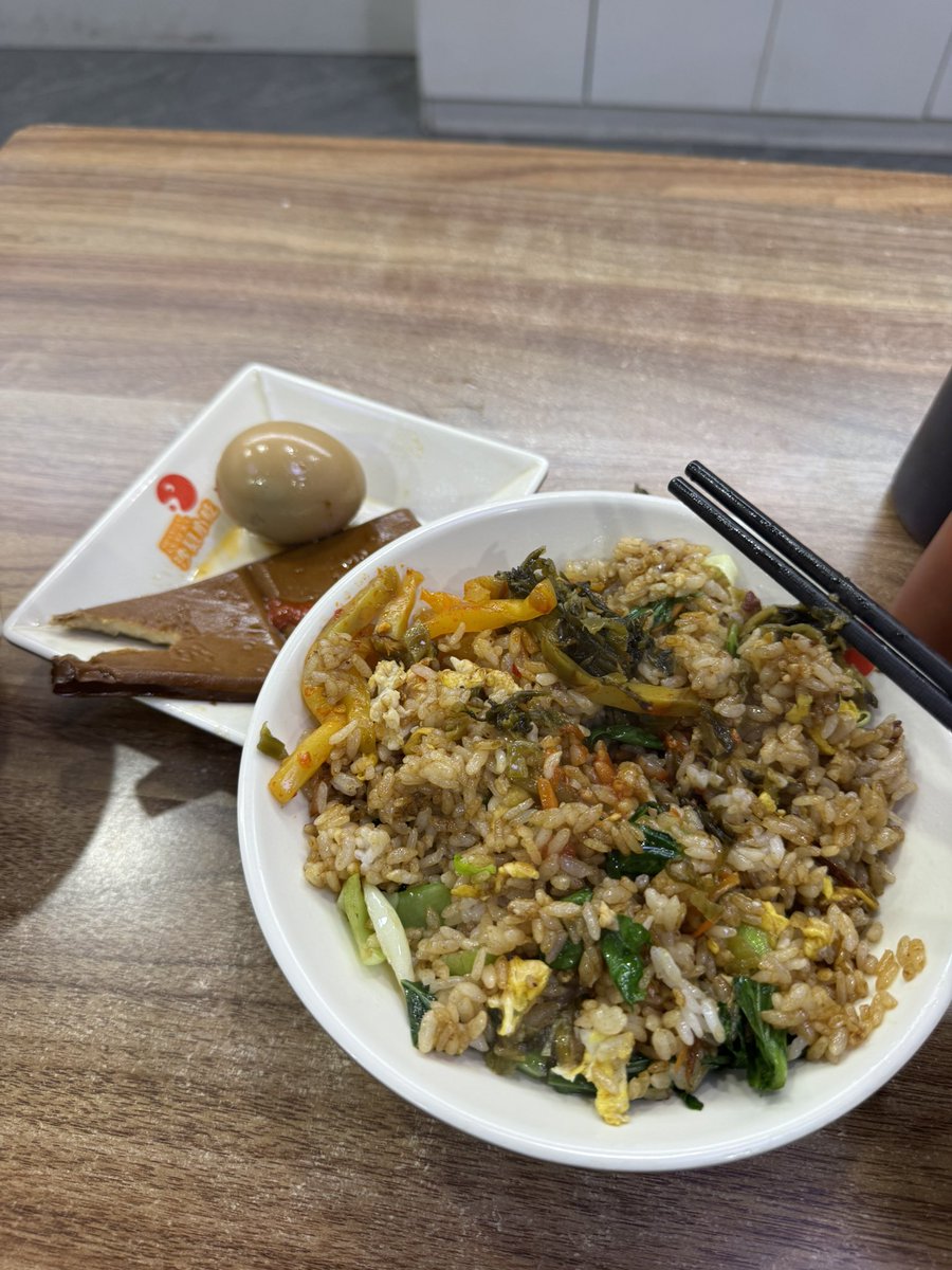 Junzhangmjsn's tweet photo. 今天没赚到钱

到沙县大酒店

来一份蛋炒饭吧 https://t.co/VQjxBalM89