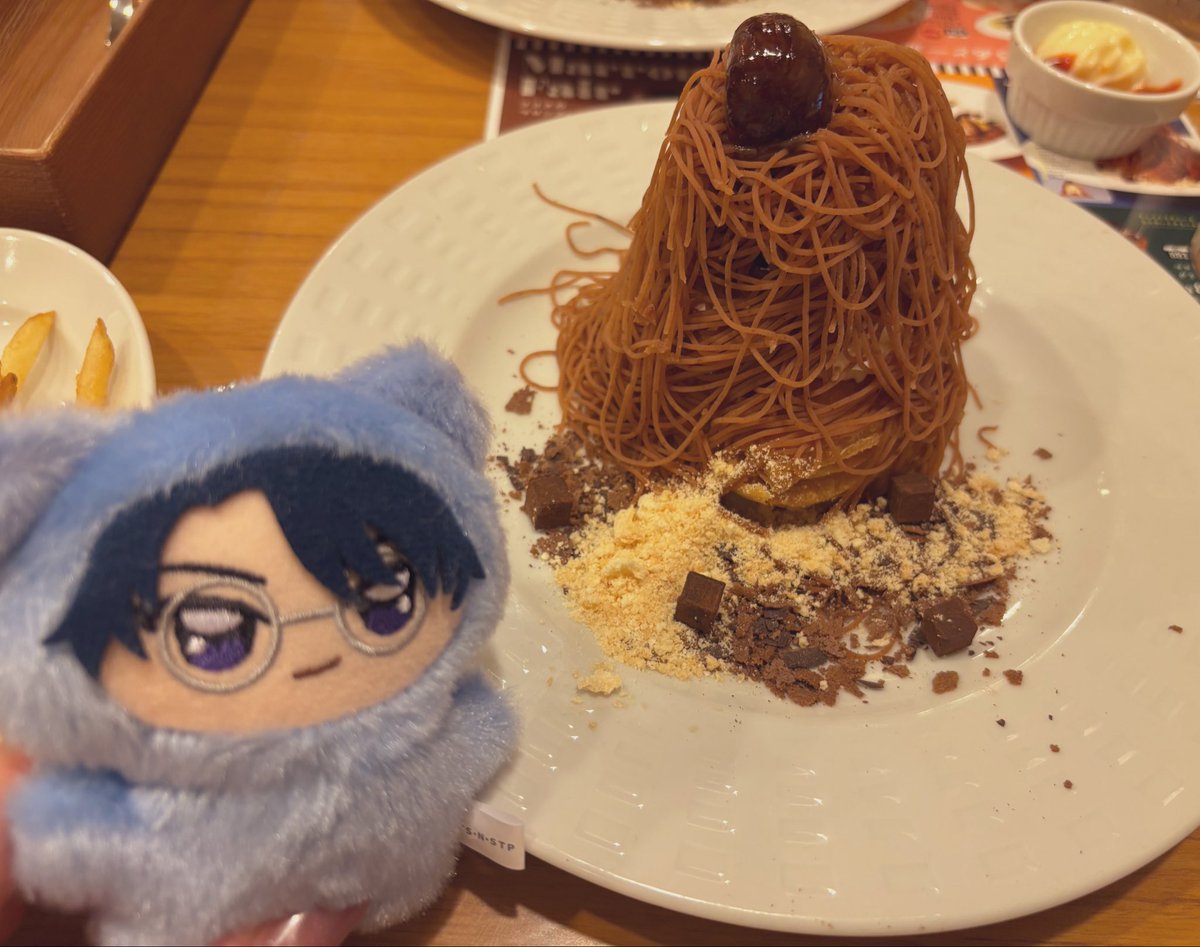 kk_mugen's tweet photo. モンブランも美味しかった♡ https://t.co/7B93jXH4kJ