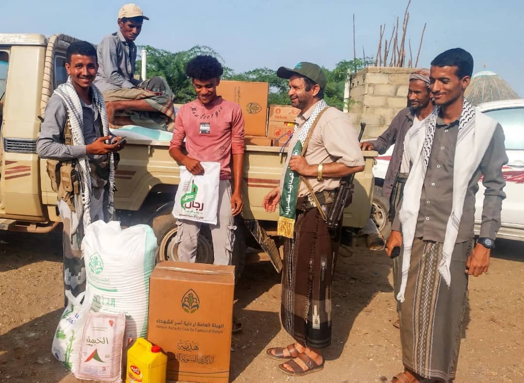AJnyd51393's tweet photo. حجة | تدشين الزيارات الميدانية وتوزيع السلال الغذائية والهدايا الرمزية لأسر الشهداء بمديرية عبس تزامنًا مع الذكرى السنوية للشهيد 1448هـ.

#شهداؤنا_عظماؤنا 
#الذكرى_السنوية_للشهيد_1448هـ https://t.co/O2Qd41aW0G