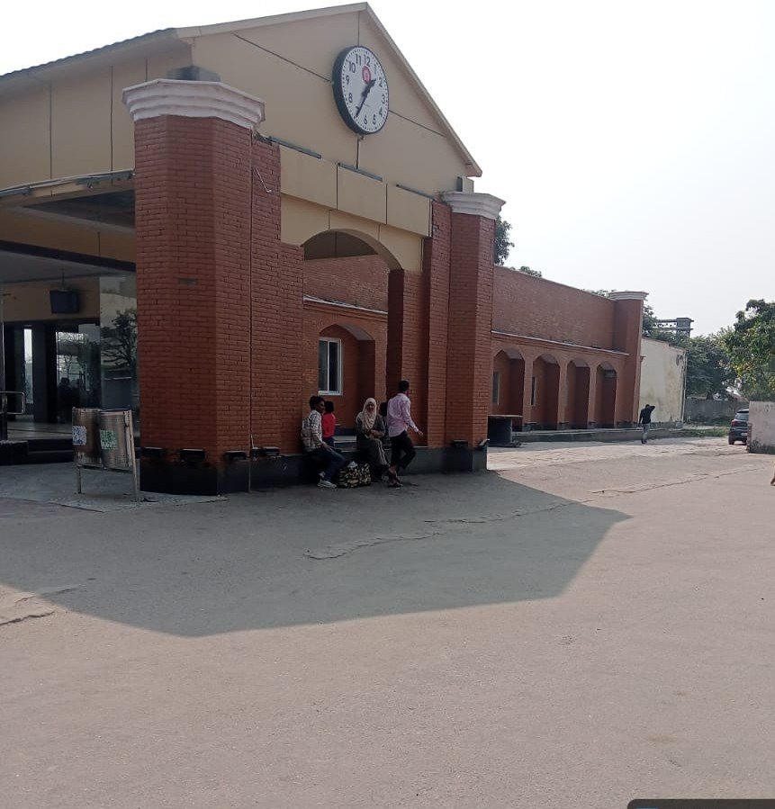 nerailwaygkp's tweet photo. स्वच्छ स्टेशन, सुखद सफ़र!

#SpecialCampaign6 के अंत���्गत गहन साफ-सफाई के उपरांत स्वच्छ व सुंदर उझानी रेलवे स्टेशन।स्टेशनों पर सघन साफ-सफाई का कार्य निरंतर जारी है।

कृपया रेल परिसर को साफ-सुथरा रखने में अपना सहयोग दें।
#CleanlinessDrive #CleanStation
#SwachhataPakhwada2026 #SCDPM6 https://t.co/dKZuZiJ01U