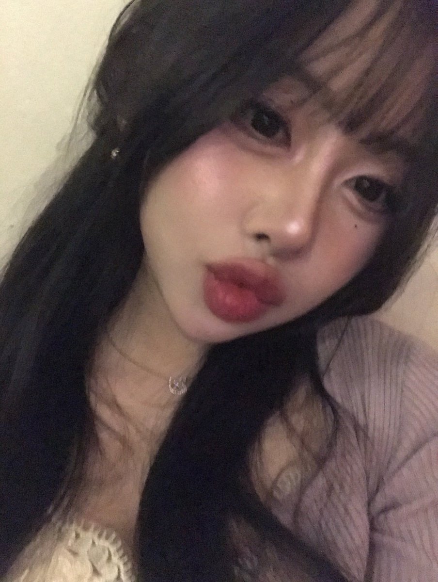 vlzsn's tweet photo. 03 이현정 
#지능 #얼ㅆ #지인박제 https://t.co/Jk5ErRK64k