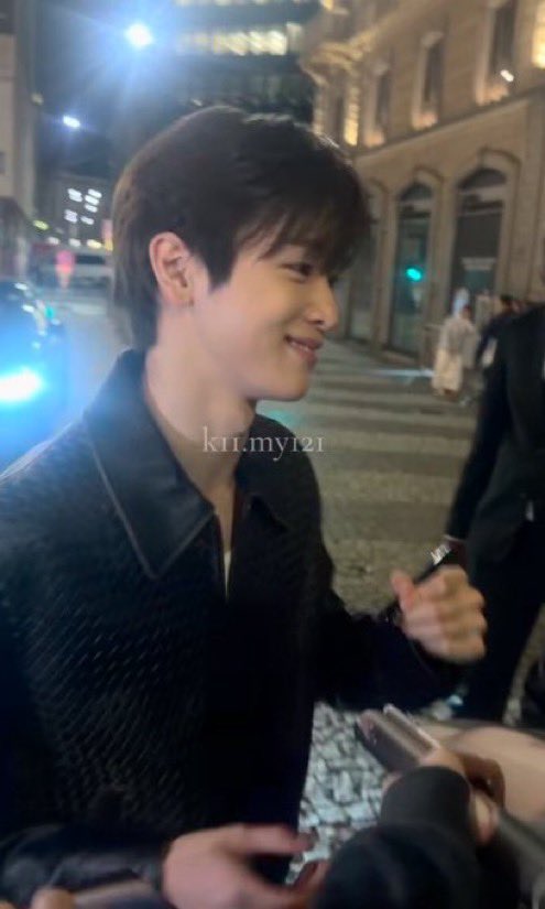 muninieluv's tweet photo. เขินรอยยิ้มนี้ของซองชานมาก ๆ มุ้ปออนไม่ได้จีม ๆ ซองชานฮีโดนผู้ชายด้วยกันเรียกว่าอปป้าเลยยิ้มเขินแบบนี้ ซึ่งชั้นก็เขินที่ซองชานยิ้มแบบนี้อีกที เขินจนเสียอาการแต่ยิ้มเก็บทรงได้หล่อมากอ่ะไม่ค่อยได้เห็นซองชานยิ้มแบบนี้เลยอยากเห็นฮีเขินบ่อย ๆ จัง > < https://t.co/NnqQEYURhV