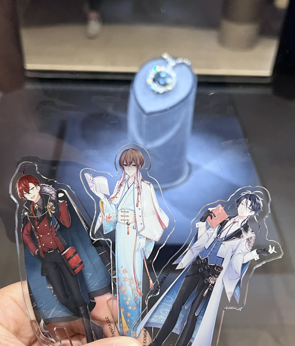 keiichiro_oyama's tweet photo. 文豪とアルケミスト10周年、誠におめでとうございます🎉 #文アル
41名の文豪たちにちなんだ宝石をお届けするため、現在ブラジル・コロンビアで買い付け中です🇧🇷🇨🇴

KARATZのお司書が1年かけて温めてきた企画が、10周年という節目に形になることを私自身も大変嬉しく思っています。

写真は先日訪れたスミソニアン博物館にて。ホープダイヤモンドや世界最大のカットされたアクアマリン「ドン・ペドロ」を、文豪たちと一緒に見てきました😊
#文アル10周年 #文アル10周年祭生配信