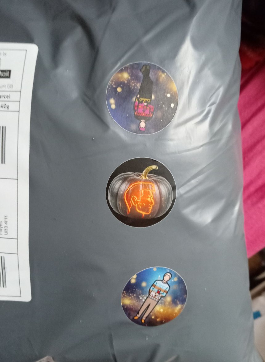 Baddie48ofARSE's tweet photo. #ARE #GoodOmens 

I HAS PACKIDGEEEE!!
Stickers carefully removed and are now in The Book.
Thank you @GoodOmensHQ for not only indulging me with Crowley's drunk letter, but for giving me the Christmas letter as well.
Big thank you x
++ https://t.co/5CAyjMmEnB