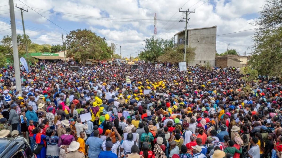 kenyaaxis's tweet photo. #Kenyan President William #Ruto announced the construction of 10 new roads in Machakos County at a cost of KSh21 billion.

Addressing residents in Mwala, Ruto pledged that the region would no longer be marginalised and would receive its fair share of national development projects.