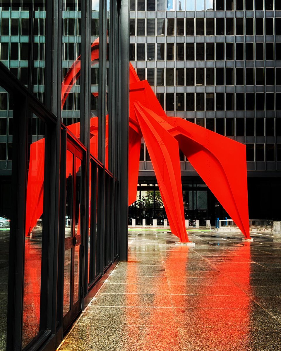 hatem5550's tweet photo. Flamingo by Alexander Calder, a striking landmark in Chicago’s Federal Plaza. https://t.co/sBGjPx8GUy
