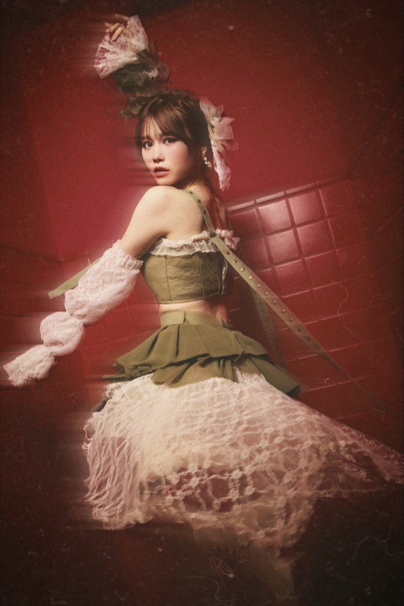 lilybite_jp's tweet photo. ✳︎────────────✳︎

Lily Bite — MEMBER VISUAL

RÜ_ （Vo.）

芯のある真っ直ぐな歌声は
アナタの心に噛み付いて離さない。

持ち前の明るさとエネルギッシュなパフォーマンスで心を震わせ会場を揺らし、リリバイに笑顔と熱狂を巻き起こす。

#LilyBite #リリバイ #RÜ_ https://t.co/kAUbmK2TuH