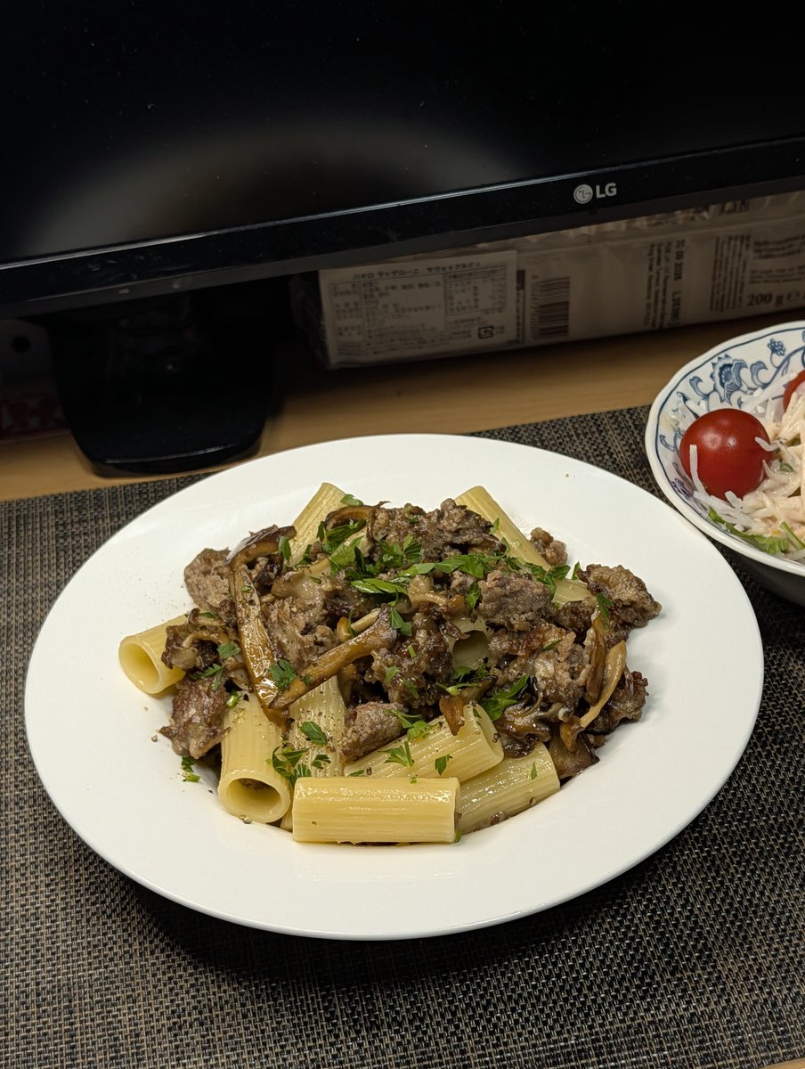 LED006's tweet photo. 今日の晩御飯は
きのことひき肉のパスタ

#おうちごはん https://t.co/FYsvF2ToSv