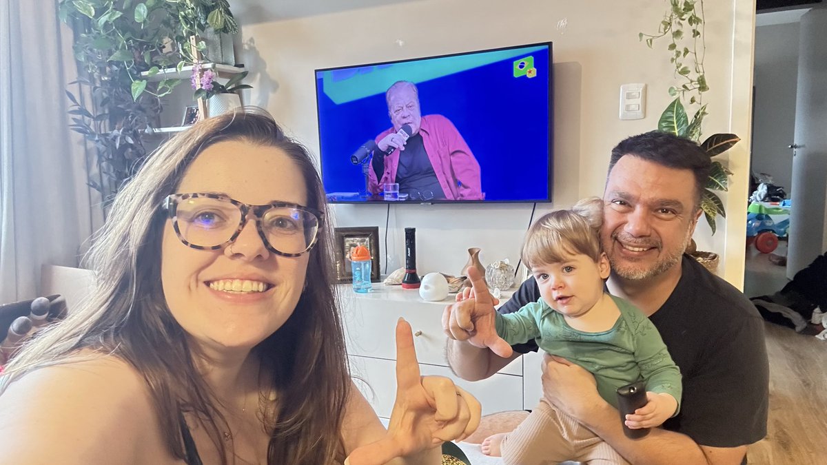 brunabonacina's tweet photo. Eu, o @cakopinheiro e o Chicos Pinheiros já estamos prontos pra digitar 1️⃣3️⃣✅ amanhã! 

Maior live https://t.co/x0gMhwmXRS

#LiveDaVirada24horas https://t.co/4eRQJHzSZM