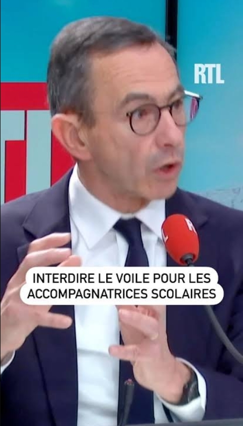 Fartou57's tweet photo. Monsieur !
Cette petite fille n'était pas voilée, elle avait mis 1 foulard pour aller à la piscine, en prévision du froid.
Elle se retrouve aux urgences avec des blessures de guerre, 8 impacts de balles sur son petit corps.
C'est le résultat de vos discours haineux !!! https://t.co/8AW8egBhvN
