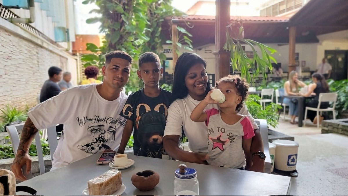 MiltonOro75798's tweet photo. Una familia feliz, momentos especiales y recuerdos para toda la vida. ¡Bienvenidos al Hotel Las Tunas! 
#IslazulLasTunas
#ElDestinoEresTú #HotelesIslazul #CubaÚnica #LasTunas
#CubaSeVive https://t.co/9bLIXPXXuN