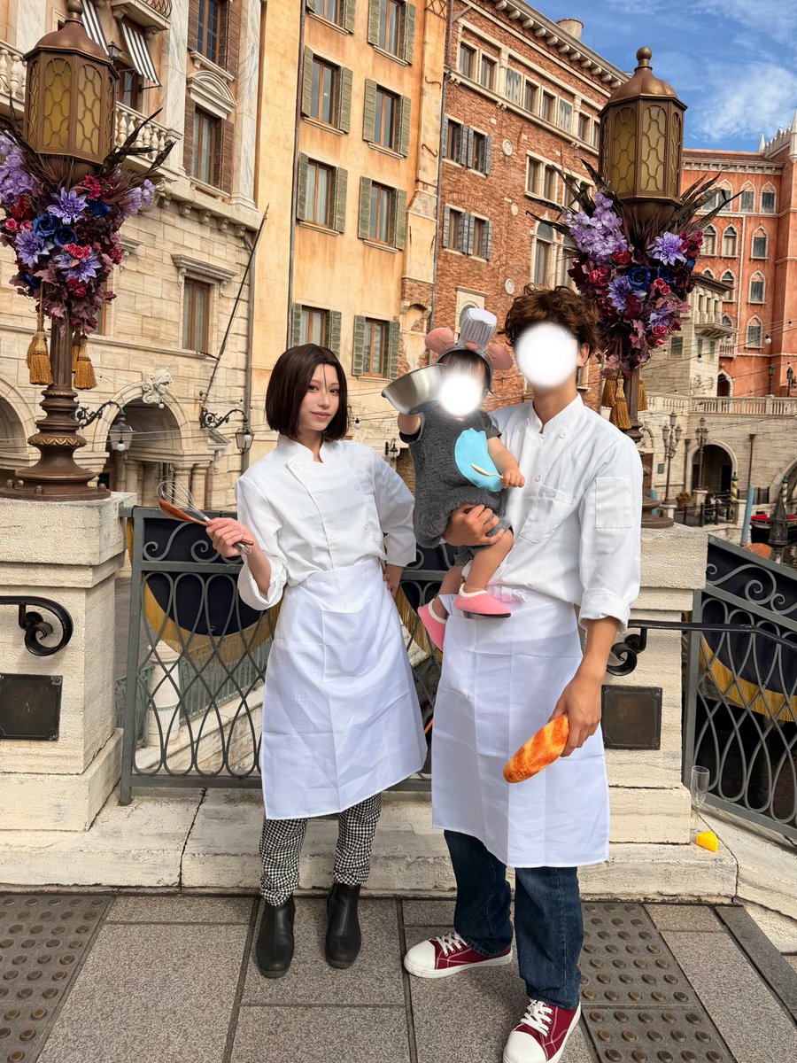 6kn11's tweet photo. 家族でレミー&amp;リングイニ&amp;コレット🐭
初めての仮装だった夫と息子はたくさんの方にレミーだ…！と声をかけてもらえてとても楽しんでた◎
ゴンドラキャストさんに実写ですね！とも言ってもらえてとても嬉しかった☺️
#Dハロ仮装2026
#Dハロ仮装 https://t.co/ie51cv7hNm