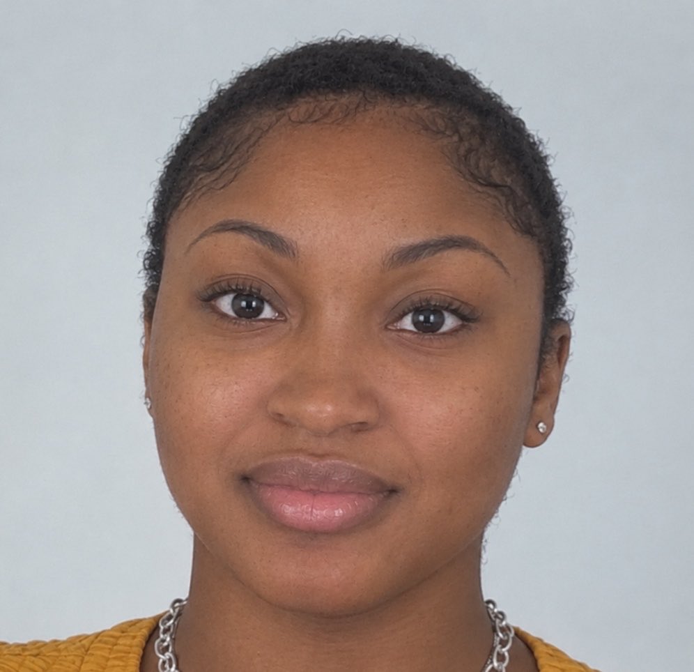 edgeofmankind's tweet photo. Since she want attention so bad here's the bald headed kween of the day 👑
So sharp & witty 🤪👩🏿🦲 @nessa0nTwit #HBCU #intelligent #respectable #familytree🐒 https://t.co/C1GBWDrEdL