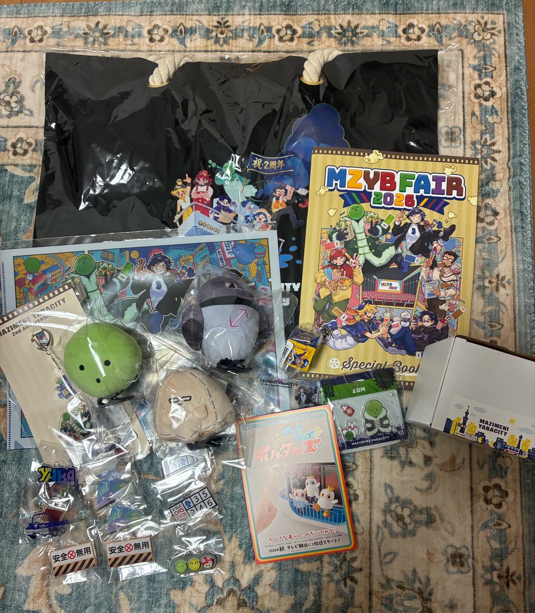 ayayan_040327's tweet photo. 机が作業机と化してるので床ですみませんm(_ _)m

今日お会いしてくださった方本当にありがとうございました😊
初ソロ参加で緊張していたのですが、皆さん優しくしてくださって嬉しかったです♪
また機会があればよろしくお願いします🙇‍♀️ https://t.co/x4MIa9V1UN