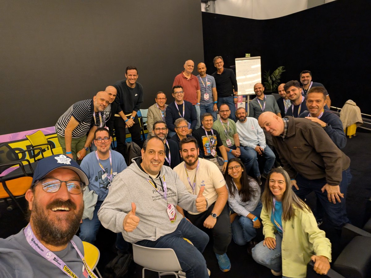 pablonete's tweet photo. DesconferencIA #TRG26 
La de melones que hemos abierto... https://t.co/CeWbMPr159