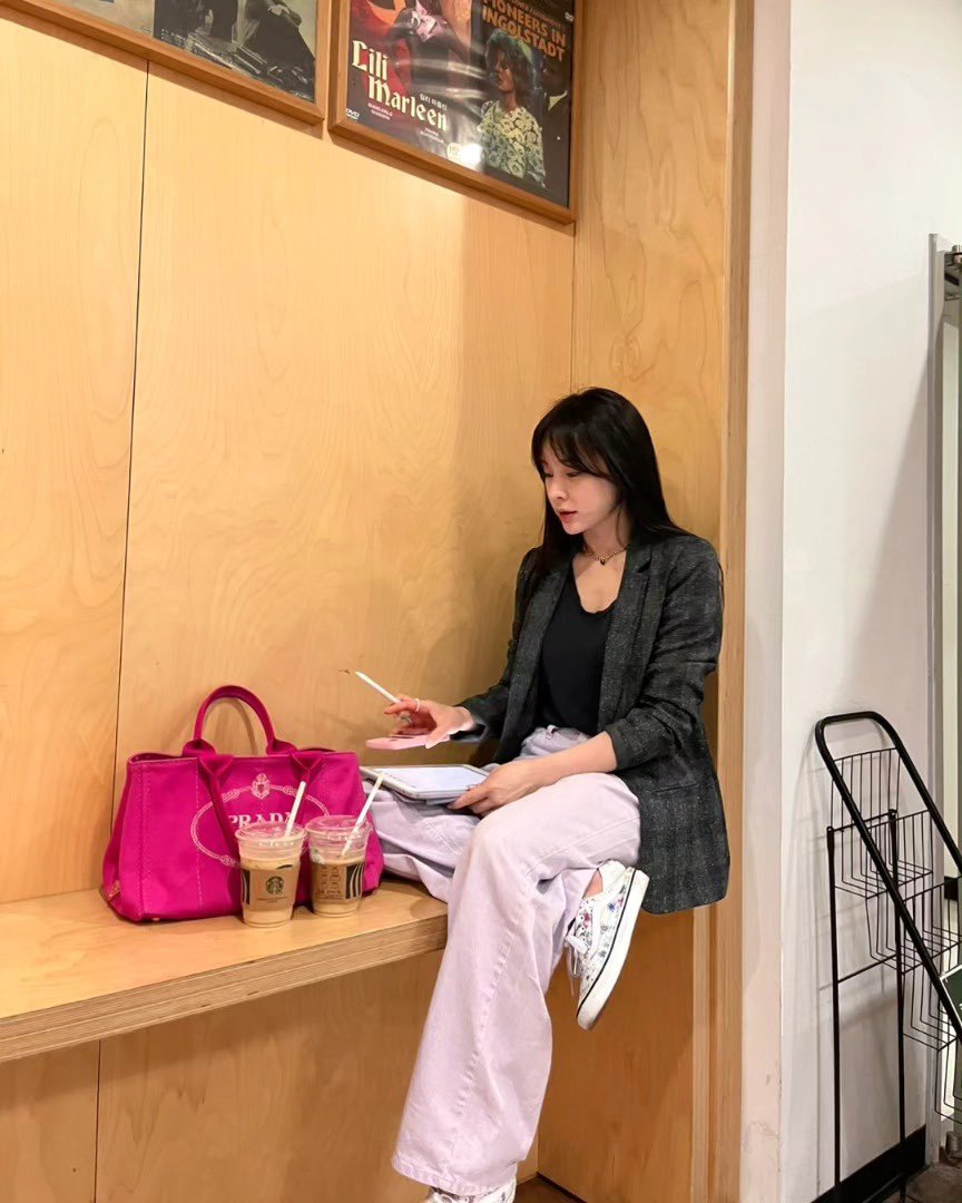 summr_taco's tweet photo. 썸머 여친짤🥰 https://t.co/wnn4fO0NzG