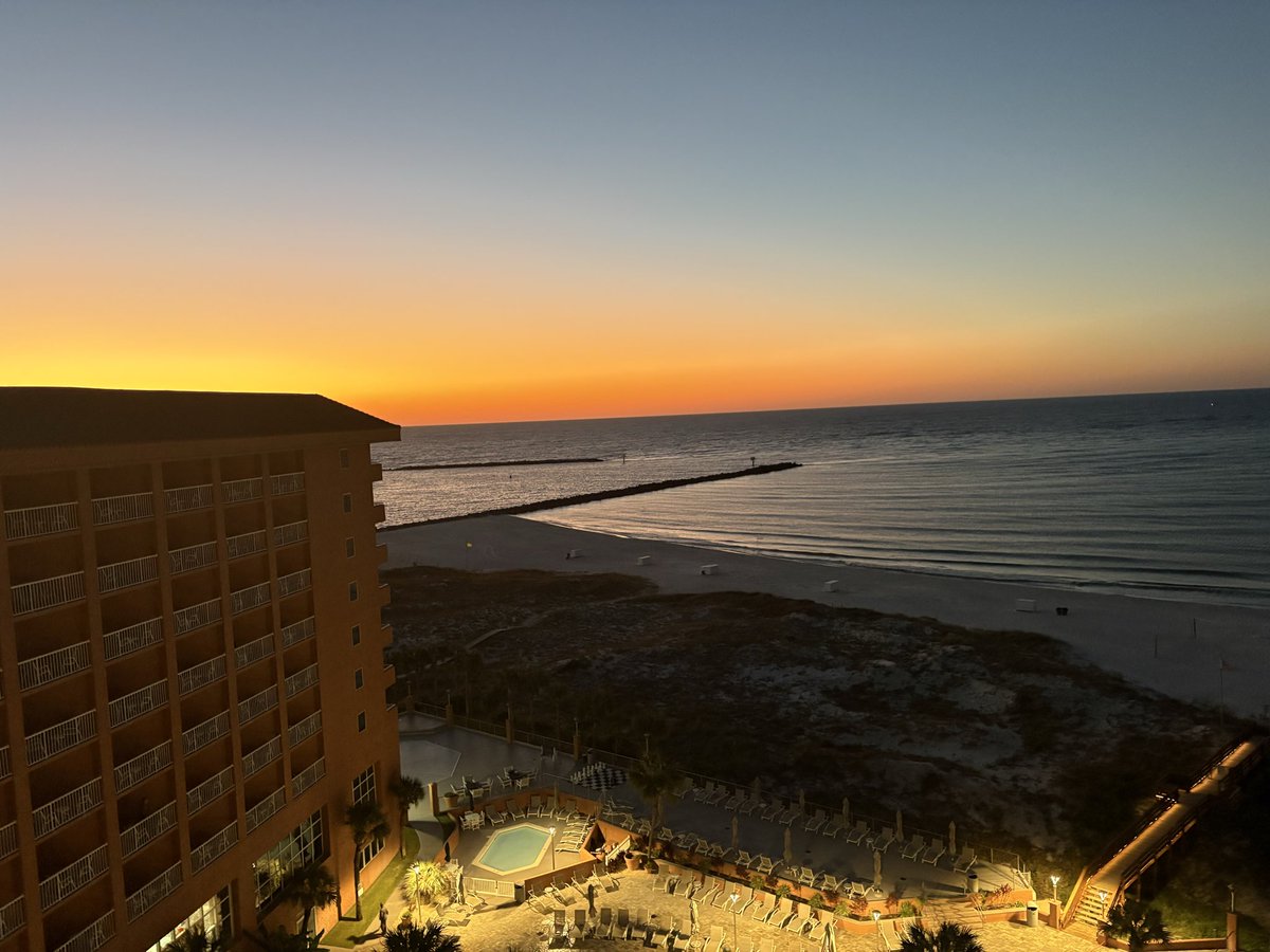 LoMcCullough_4's tweet photo. @spann Dawn and Sunrise at Perdido Pass this morning. https://t.co/gbsl2DvAfA