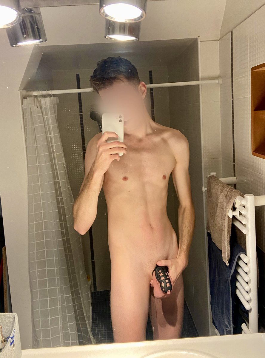 TwinkLofi's tweet photo. 🇫🇷 Only my dick need to be in cage ! Not our rights, not our liberty, not our freedom. 

With love 💛

#locktober day 2️⃣4️⃣ https://t.co/fATuWJmAVy