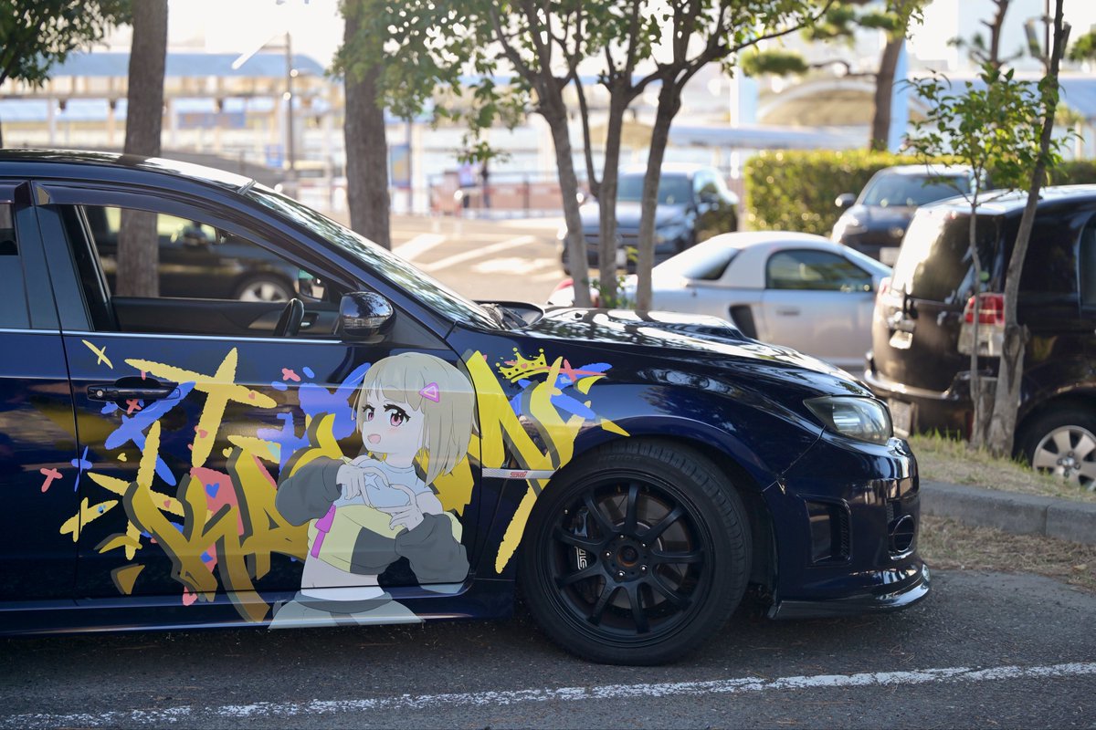 RYO_scultura400's tweet photo. 🌈ご報告🌈

ラブライブ虹ヶ咲学園スクールアイドル同好会より
中須かすみ👑貼りました！

前回に引き続き、かすみん痛車！
これからも、かすみと走り続けます！

キャラクターイラスト：自分
背景デザイン：自分
印刷・施工：KTRグラフィックス様
撮影：自分 https://t.co/TFUgRdqvBk