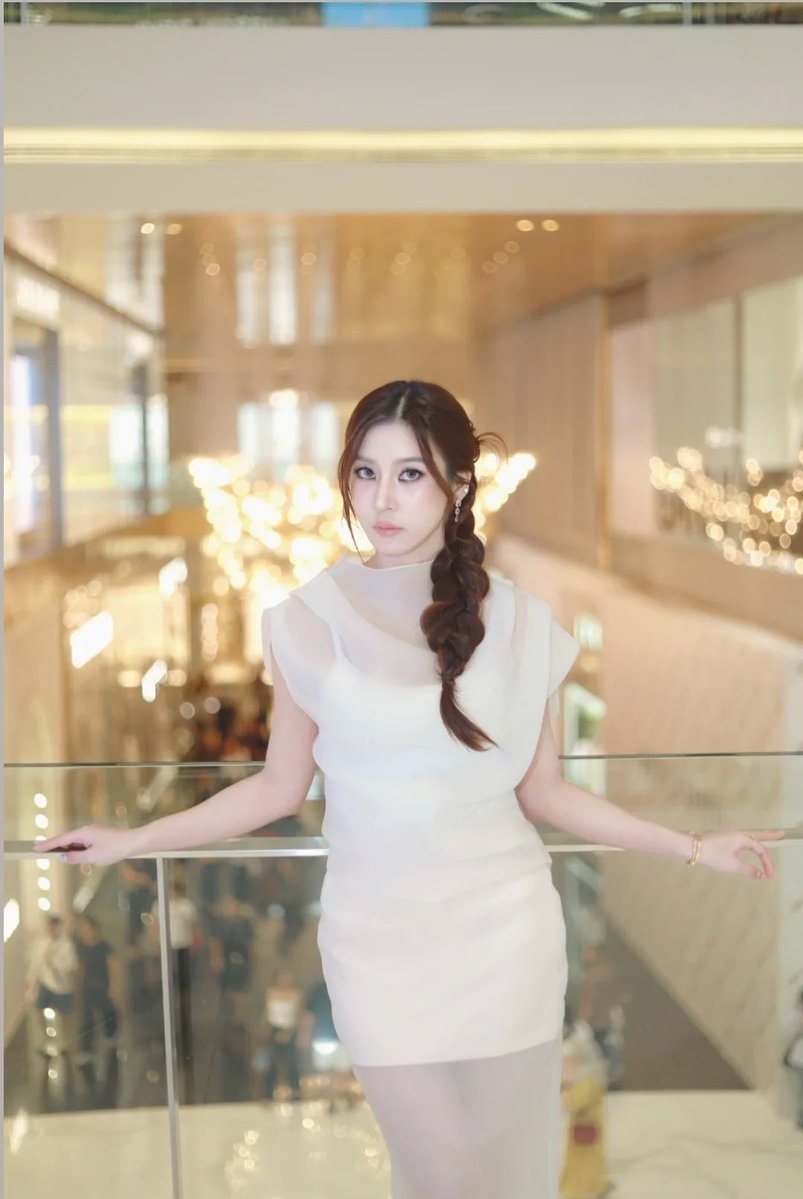 pinearesgarden's tweet photo. She’s so beautiful, right? 😍

Let’s engage our girl a lot!

#EFW26xPineare 
#ELLEFashionWeek2026 
#Pineare https://t.co/u8mahqIgRK