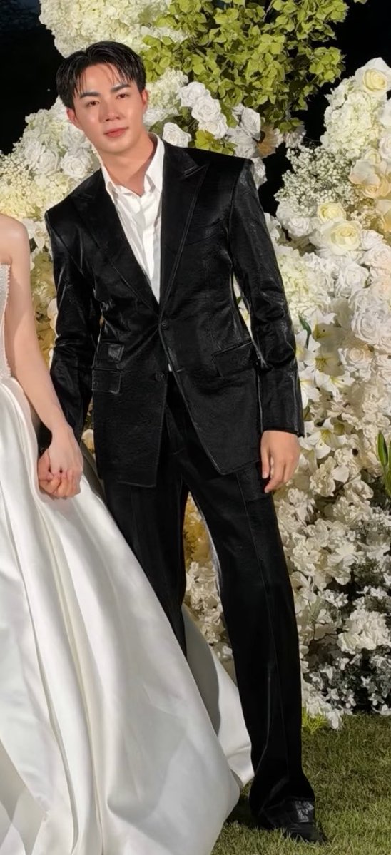 zuha_maes's tweet photo. Finally, Zee married his real girlfriend!!! This is exactly the type of shit haters would make up and BL stans would actually believe it 🤣 🤣 https://t.co/GwYKg0BJl3