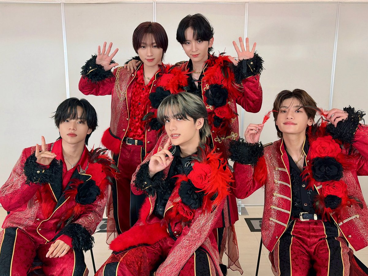 Lienel_official's tweet photo. メジャー2ndシングル「愛のダバダ」
発売記念リリースイベント
@埼玉 エミテラス所沢

— Today’s Setlist —
M1. 親指⭐︎Evolution！
M2. Neo ROMANTIC
M3. 愛のダバダ

リリースイベントファイナル
お越しいただいたみなさま
ありがとうございました🌹✨

#リエネル_愛のダバダ 
#リエネルの思い出
#Lienel #リエネル