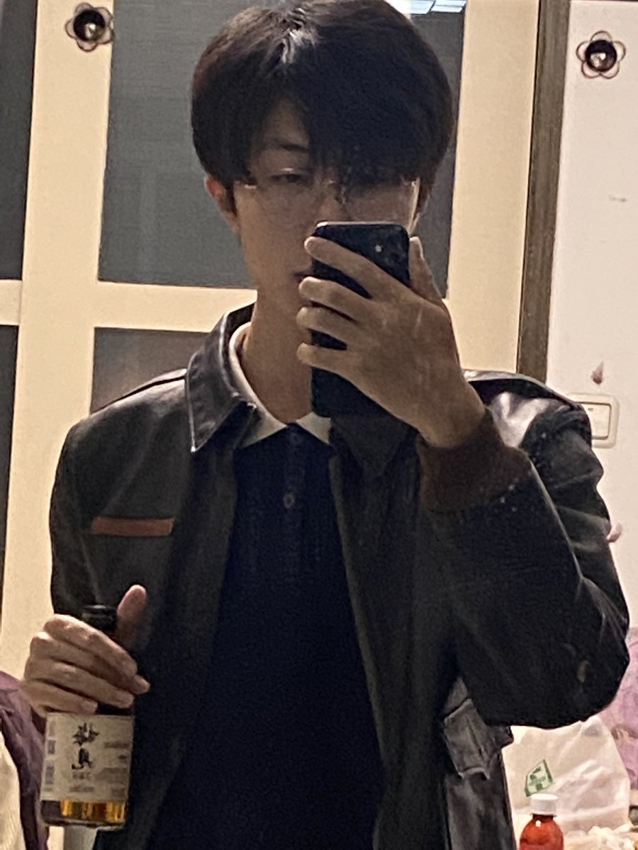 Parksunhao's tweet photo. 我们眼镜男闷骚一点怎么了？ https://t.co/0gRotAmU0m