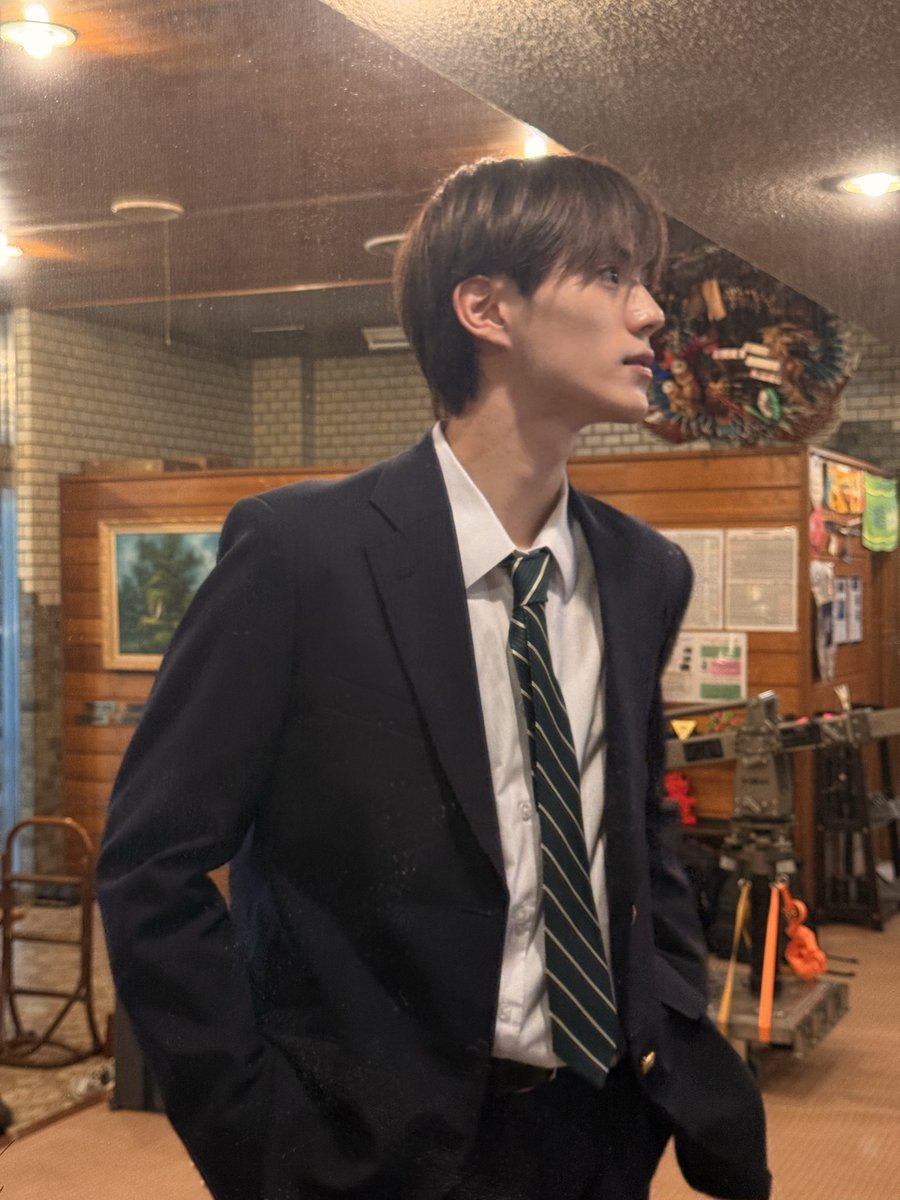 kan_hideyoshi's tweet photo. 本日
『修学旅行で仲良くないグループに入りました2』
第2話🏫💌

勉強合宿最終日、日置どうなっちゃうの〜〜？
そして念願の誕生日デート🦒🦥
楽しかったなぁ…

ぜひご覧下さい、お楽しみに！

長谷川さんとタヌキポーズ☺️

#修学旅行で仲良くないグループに入りました
#ドラマ修学旅行
#簡秀吉 https://t.co/Un7edcgRhB